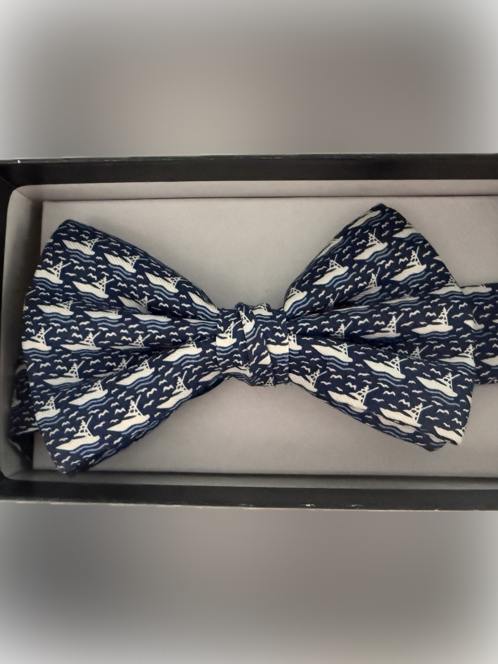 Vineyard Vines Navy and White Kids Bow Tie with Boat Print